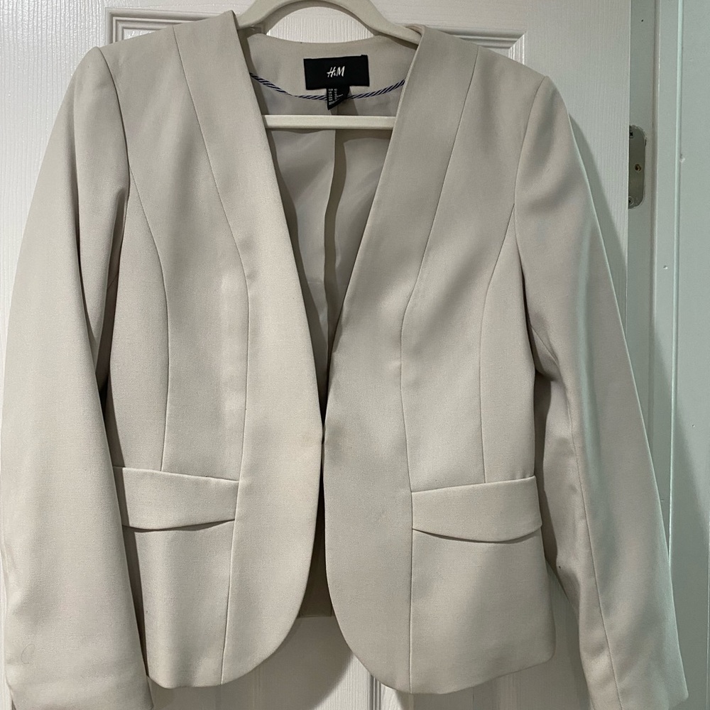H&M form fitted blazer